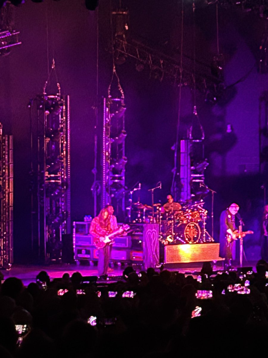 tylertrussinc1's tweet photo. The Smashing Pumpkins at @ruoffmusicenter with #TylerTruss #gttruss https://t.co/wLJPLTHC5K