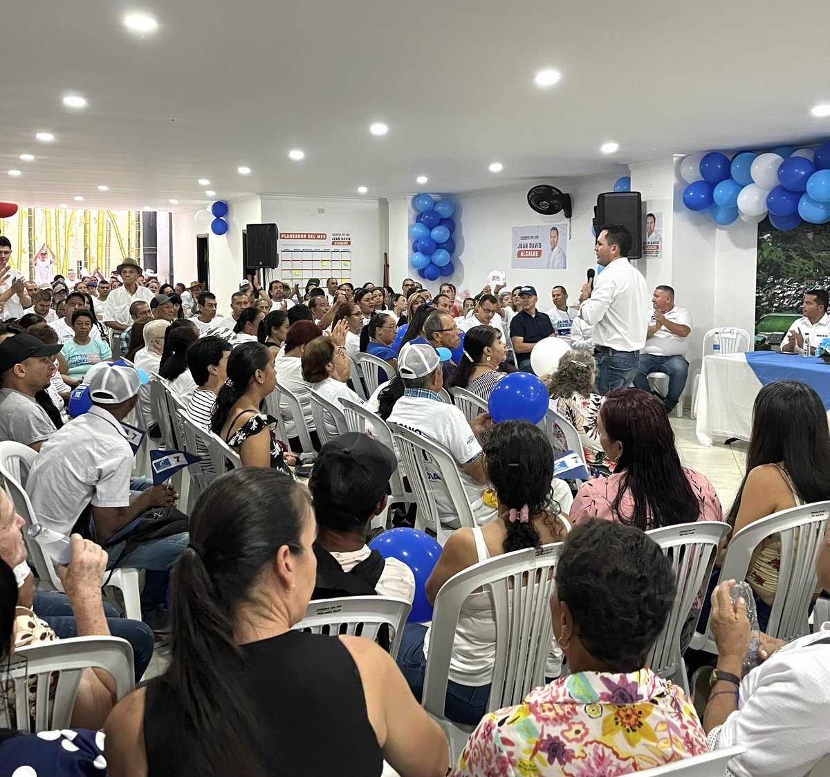 Importante encuentro con el liderazgo de <a href="/soyconservador/">Partido Conservador</a> en #Barbosa consolida el proceso de #BarbosaNosUne como el equipo de la unión, el respeto, el desarrollo. 

¡Gracias a todos por su compromiso!