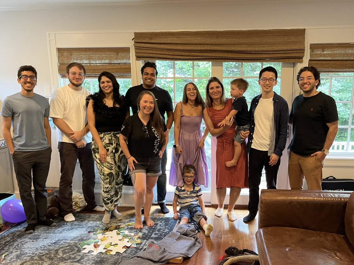 Feeling very lucky to work with this amazing group of students and trainees - grateful they shlepped to the burbs to spend time with me & the boys today 🥰 #physicianscientistmomlife 🙏@msimon6720 for the 📸 (& for all the help today❤️) @WCMRadiology @MolecularWCM @WeillCornell