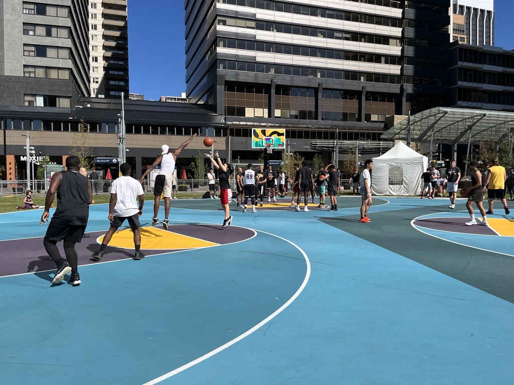 cityofcalgary's tweet image. Today we hosted an all-ages event to celebrate the opening of Century Gardens basketball tri-courts. With its circular tri-court design, it&apos;s a great spot for 3X3 basketball.

Come #ExploreDowntownYYC and check out the Century Gardens courts.

Learn more: calgary.ca/major-projects…