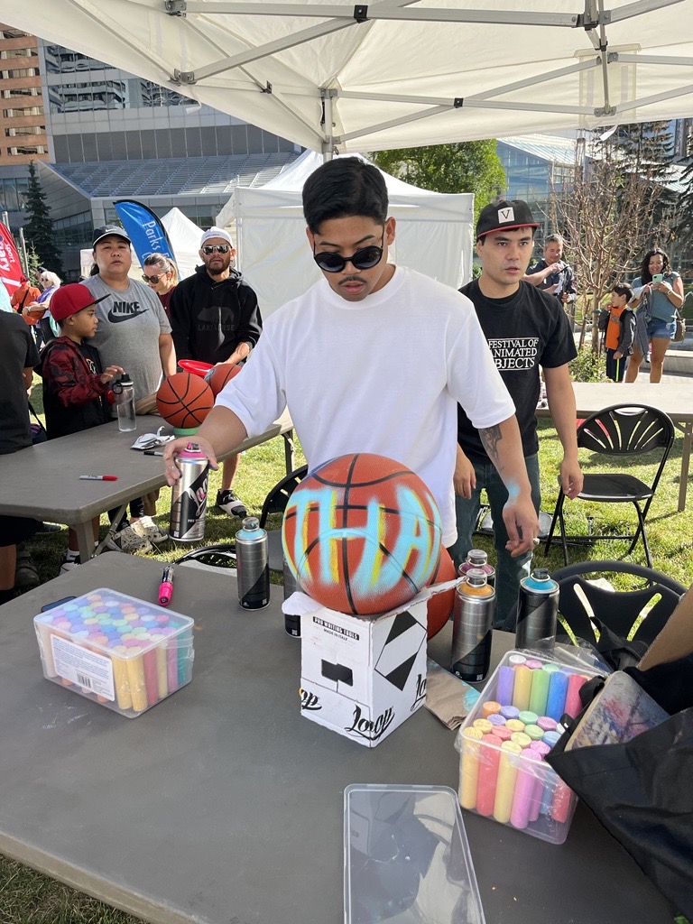 cityofcalgary's tweet image. Today we hosted an all-ages event to celebrate the opening of Century Gardens basketball tri-courts. With its circular tri-court design, it&apos;s a great spot for 3X3 basketball.

Come #ExploreDowntownYYC and check out the Century Gardens courts.

Learn more: calgary.ca/major-projects…