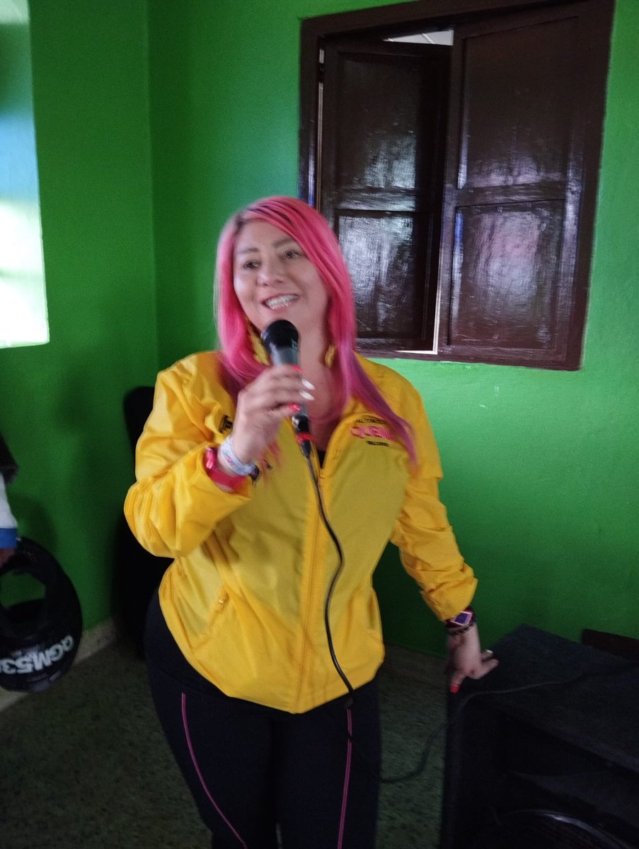 QuenaRibadeneir's tweet photo. He escuchado detenidamente la rendición de cuentas que ha realizado el Edil @parraadamesjose
de Sumapaz y estoy segura merece continuar su buen trabajo.

Ese trabajo será mucho más fructífero si logramos llegar al Concejo de Bogotá con el @BogotaPacta y @GustavoBolivar alcalde https://t.co/HEjh10sLkU