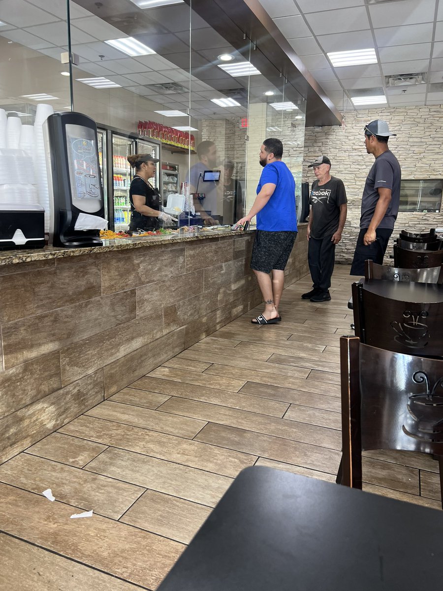 JohannaForFL's tweet image. Yesterday I enjoyed my lunch break at one of my favorite restaurants in District 43, El Cafetal Bakery &amp;amp; Restaurant.
#supportinglocalbusiness