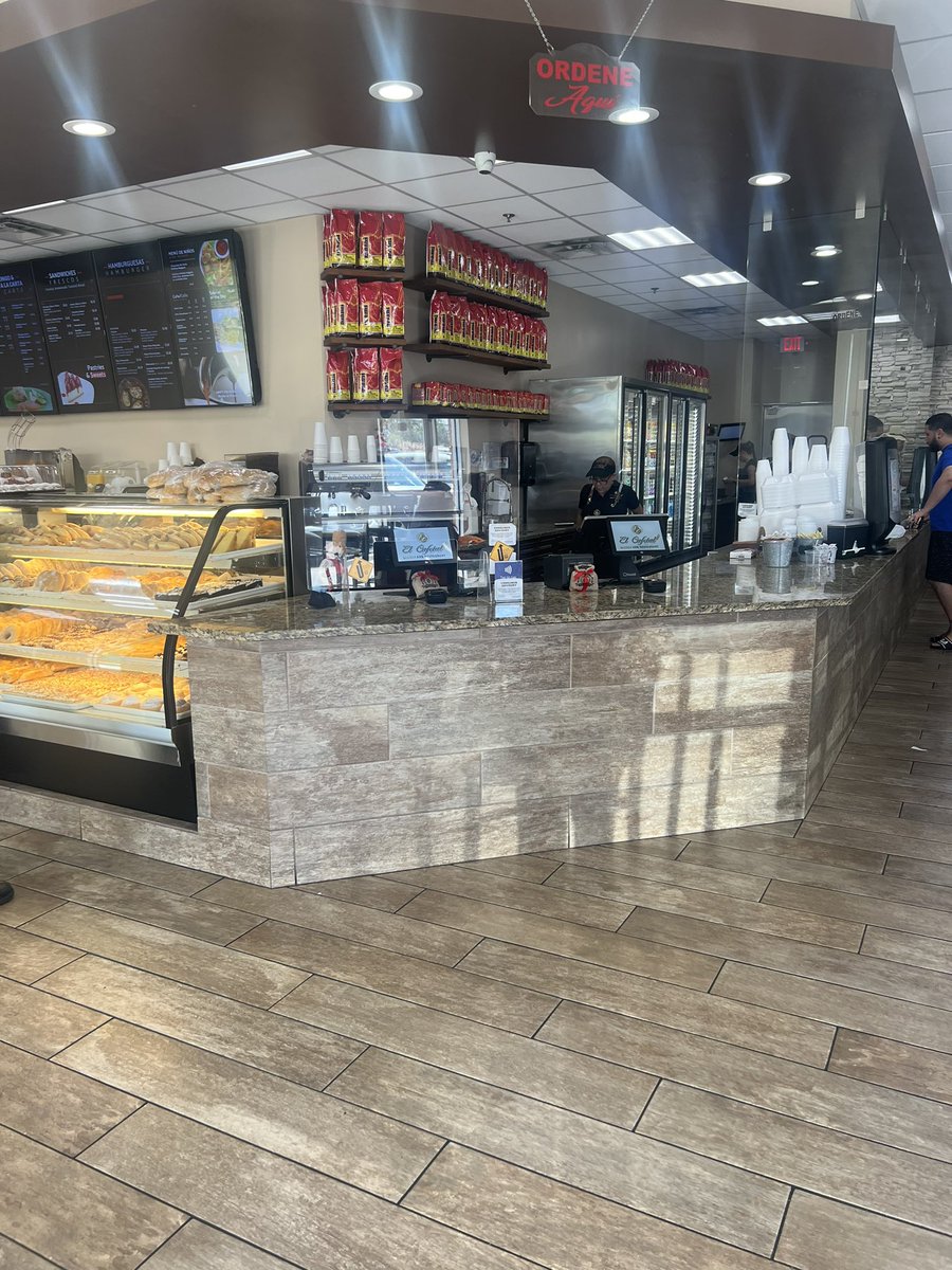 JohannaForFL's tweet image. Yesterday I enjoyed my lunch break at one of my favorite restaurants in District 43, El Cafetal Bakery &amp;amp; Restaurant.
#supportinglocalbusiness