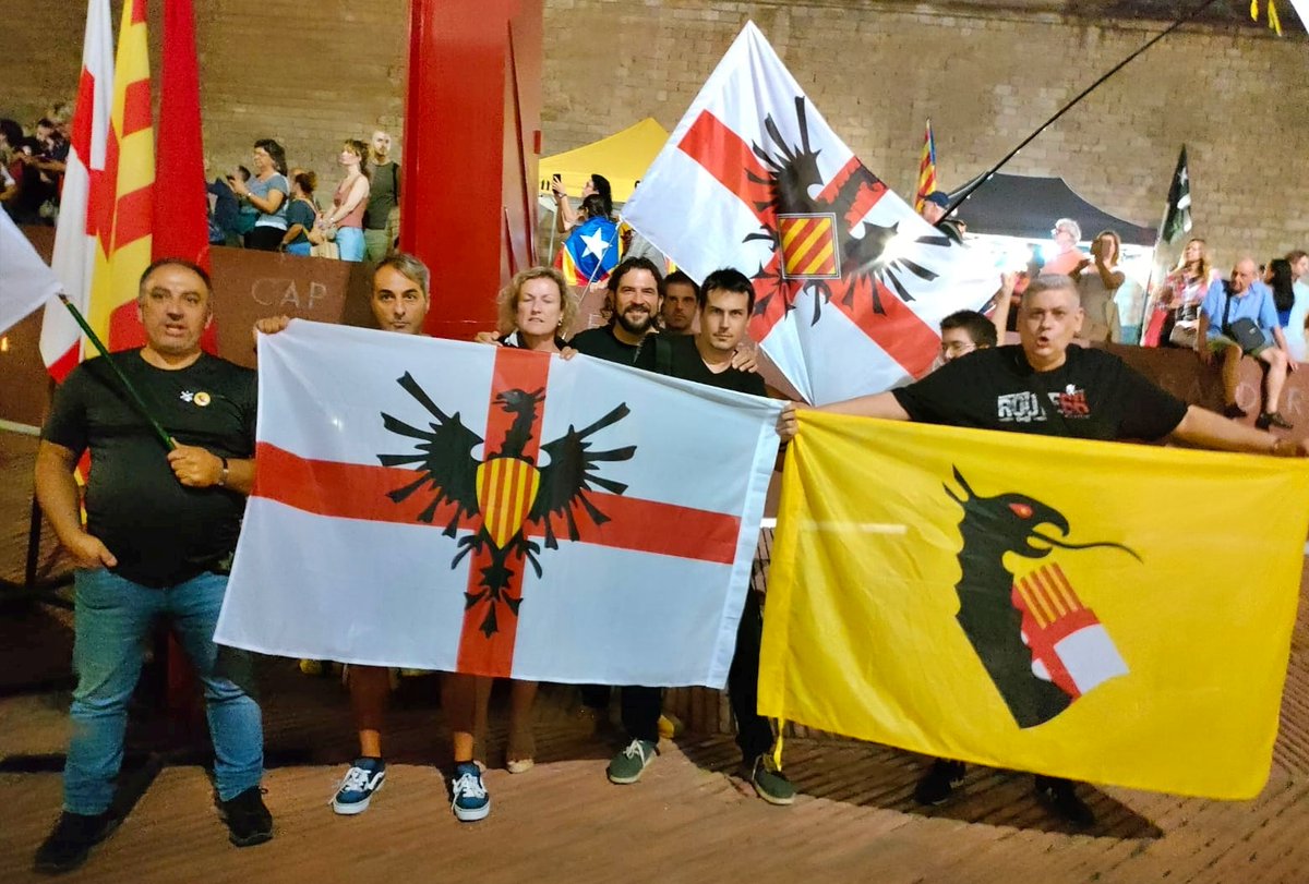 Representació del Moviment Identitari Català i Renaixença Nacional Catalana al Fossar de les Moreres, sempre presents!
