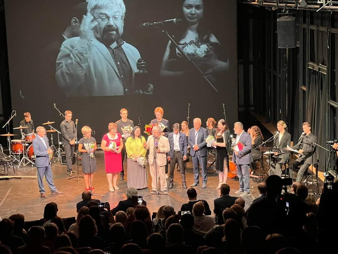 NatLibArm's tweet photo. @NatLibArm-ի աշխատակիցներ Ներսես Հայրապետյանը և Նարինե Գիժլարյանը Մոսկվայում ԱՊՀ երկրների և Վրաստանի մանկապատանեկան գրքի միջազգային ֆորումի մասնակիցների թվում հրավիրված էին ՌԴ գրքային ոլորտում ամենահեղինակավոր գրքային իրադարձություններից մեկին՝ #Տարվա_գիրք մրցանակաբաշխությունը: https://t.co/sQyKsdPfZs
