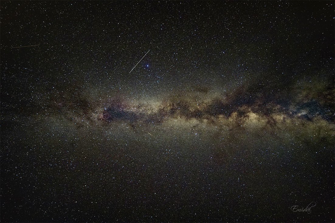 Emidaiphoto's tweet photo. Mirando al cenit  N&amp;S #vialactea #astrofotografia #astropaisaje 📷🌌 https://t.co/D6Wb02798z