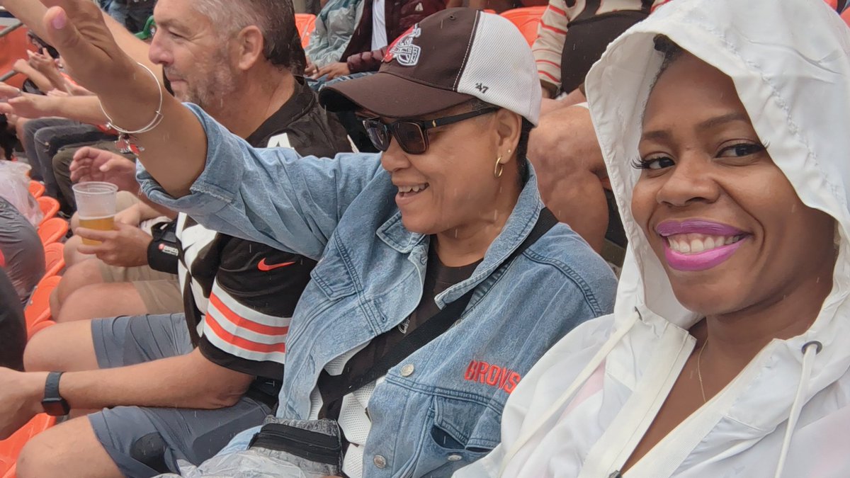 _flyred3's tweet image. On my momma, on my hood... #Browns WIN!!!  CINvsCLE