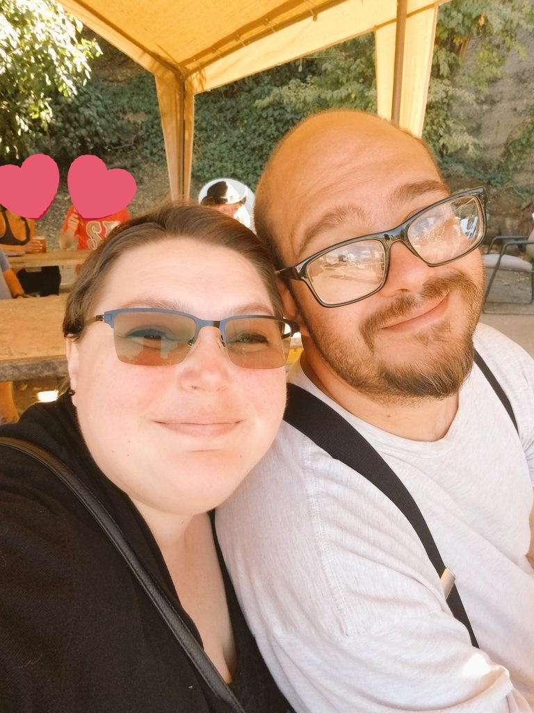 Steph_DiGiorgio's tweet photo. Having a great time with @RantsRico and our step-dad out in #PortCosta listening to live band #RadioFlyer at #WarehouseCafe https://t.co/aOuFUhcd4P