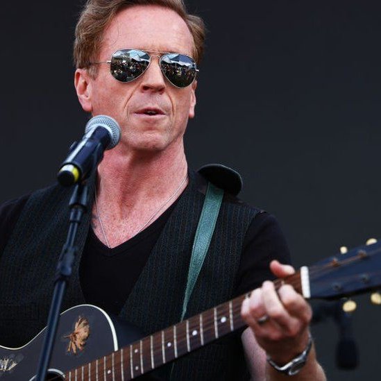 FanFunDamian's tweet photo. Damian Lewis was Daz Hale's guest on BBC Radio WM talking about his music, upcoming UK tour and much more! Find excerpts and listen here: https://t.co/Spwjq35Lq6 #DamianLewis #DamianLewisMusic #DamianLewisUKTour #BBCRadio #BBCRadioWM #BBCSounds https://t.co/6BAMAnLrVS