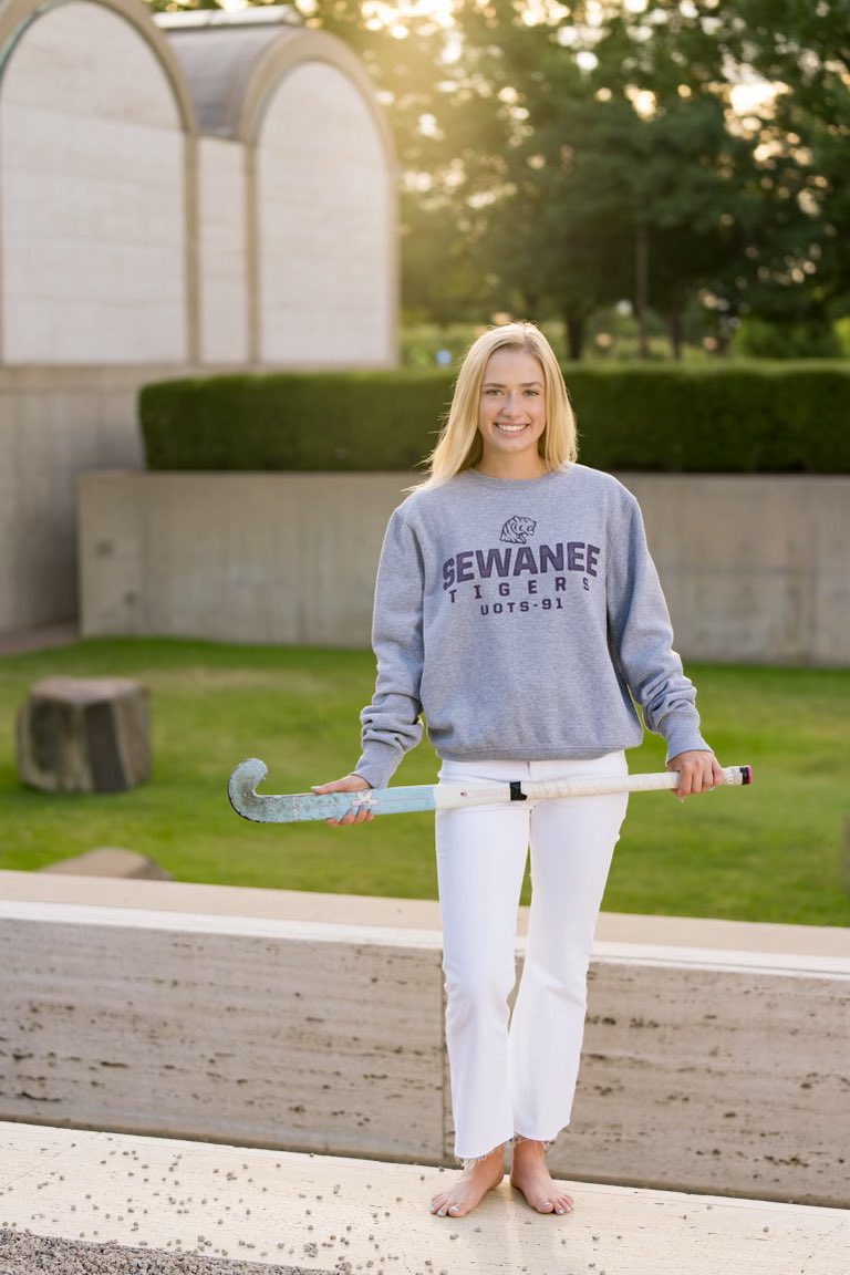 COMMITTED!! Congratulations to Kylie Carter on her commitment to play field hockey at Sewanee: The University of the South!! 

#FWCD #FWCDAthletics #FlyHigher
