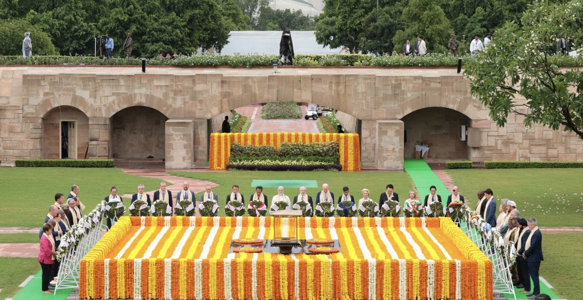 AlokSingh1july's tweet image. कुछ तो बात होगी तेरे खारेपन में ए समंदर 
वर्ना हर मीठी नदी समंदर से मिलने नही आती