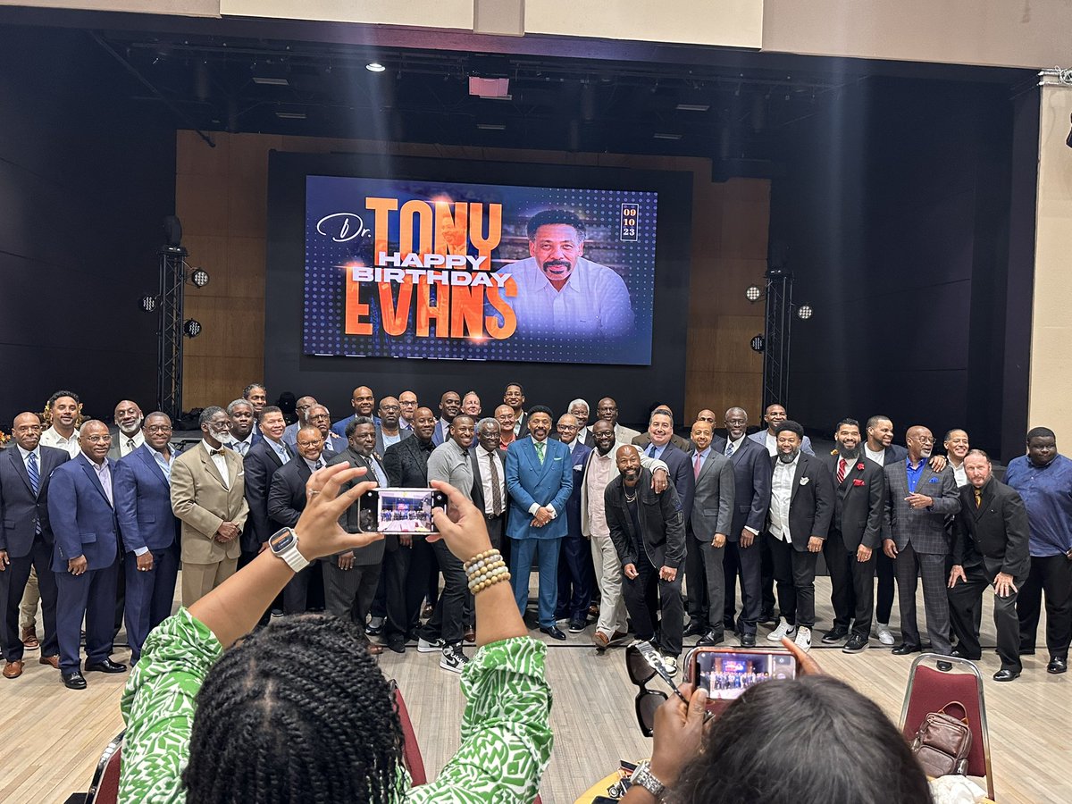 pastoremase's tweet photo. Today was a day of days. 80 of the sons of ministry of @OCBFChurch came back to celebrate our spiritual father and his 74th birthday. THIS IS THE FIRST TIME IN HISTORY! I’ve only seen him cry maybe 3 x’s in 30yrs. And he cried his eyes out! We are glad this was a SUPER surprise to him. Happy birthday pop @drtonyevans. It was great to be back at the mothership. Nothing but REAL, HONORABLE, GODLY MEN in these pics. We are your legacy. 3John 1:4 I have no greater joy than this: to hear that my children are walking in the truth. #TGBTG