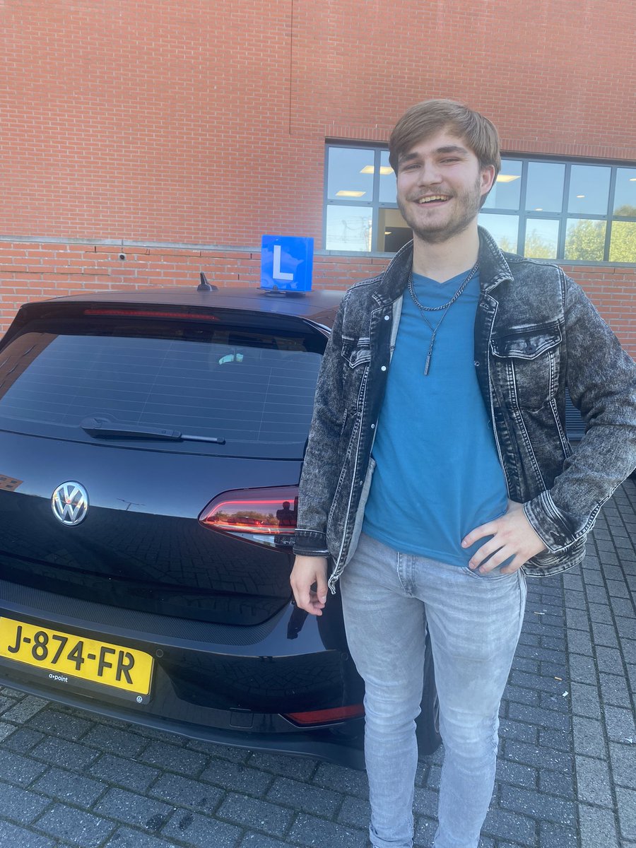KamranLicense's tweet photo. Joris is geslaagd voor zijn rijbewijs. Namens Rijschool License, van harte gefeliciteerd.
#rijschoollicense #rijbewijs #rijschool #autorijschool #geslaagd #sneljerijbewijshalen #binnen4weken #prijskwaliteit #hoogslagingspercentage #voordeligepaketten #cbr #cbramsterdam https://t.co/EeMoHInvYP