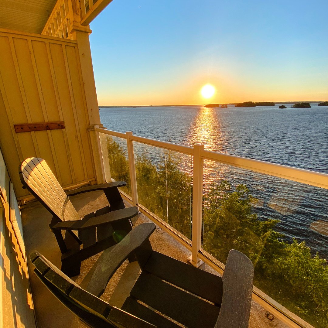 The perfect combination of both golf and relaxation ⛳️ Book your Stay &amp; Play package today, featuring a round on one of Canada's premier courses, followed by pure Muskoka luxury among stunning Lake Muskoka views