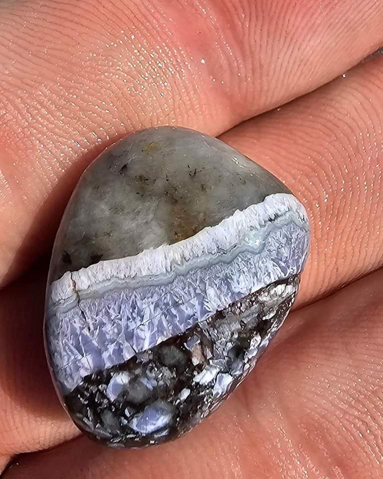 Random nifty rock found by Dillon Flatt at Two Hearted River Campground
Lake Superior

#rockcollection #rockcollector #rockcollecting #rockhound