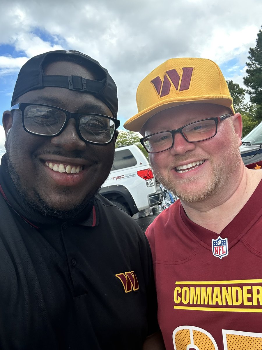 CommanderPrez's tweet image. From across the pond to a Commanders win and a celebratory pic with me… how lucky is @scottieh84 😂😂😂
#HTTC
#RITL