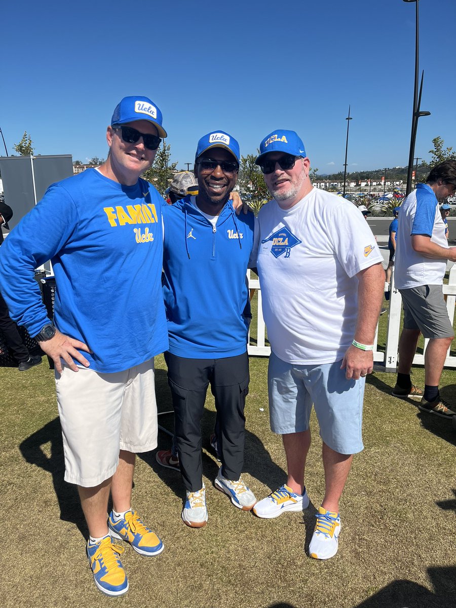 MartinJarmond's tweet photo. Thank you to all the Bruins who attended the alumni tailgate! You kept that same energy in the stadium too! Best thing about 2-0…💙🐻💛 https://t.co/KMCQx2Kc28