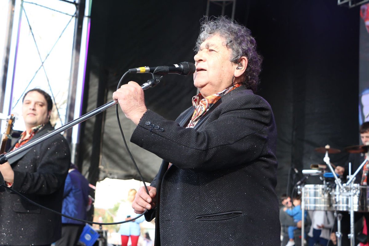 Que lindo ver a mi pueblo feliz, unido y disfrutando de todo esto que construimos con tanto esfuerzo.

Más de 25 mil personas de Castelli, y de toda la región disfrutando del show de #LosPalmeras, en este festejo por los 158 años de <a href="/CastelliCiudad/">Castelli Ciudad</a>. 

¡Gracias Castelli 🥳🥰🫶!