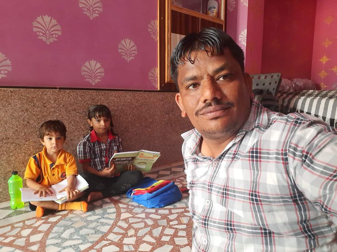 8 सितंबर विकसित राष्ट्र की यही कल्पना शिक्षित पूरे देश को करना अंतरराष्ट्रीय साक्षरता दिवस की हार्दिक बधाई एवं शुभकामनाएं पैरों में चप्पल भले ना हो लेकिन हाथों में किताब होना बहुत ज़रूरी है,तालीम सबसे कीमती ज़ेवर है, समाज की ताक़त है ❤️