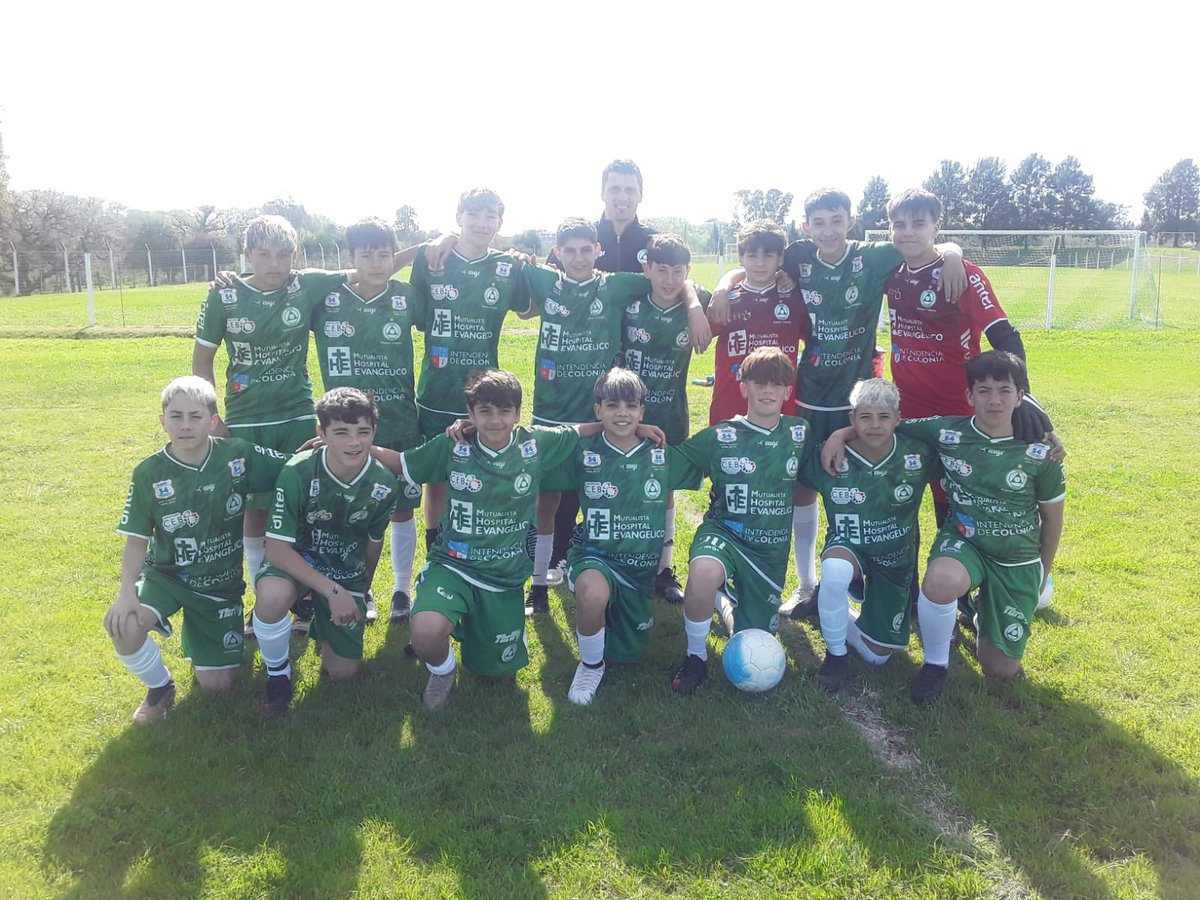 PlazaJuveniles's tweet image. #Sub13

Fue el partido nro. 2️⃣ de la categoría Sub13, que sigue preparándose de la mano de @GastonDemo ⚽️

✅ Victoria 4 a 2 frente a Juventud 🔚

#VamosPlaza.