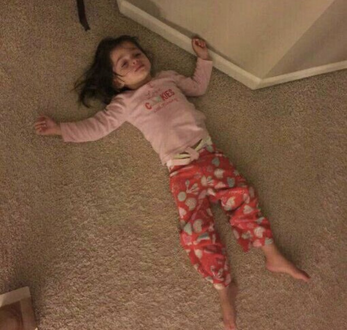 amanhã já é segunda de novo 😭😭😭😭