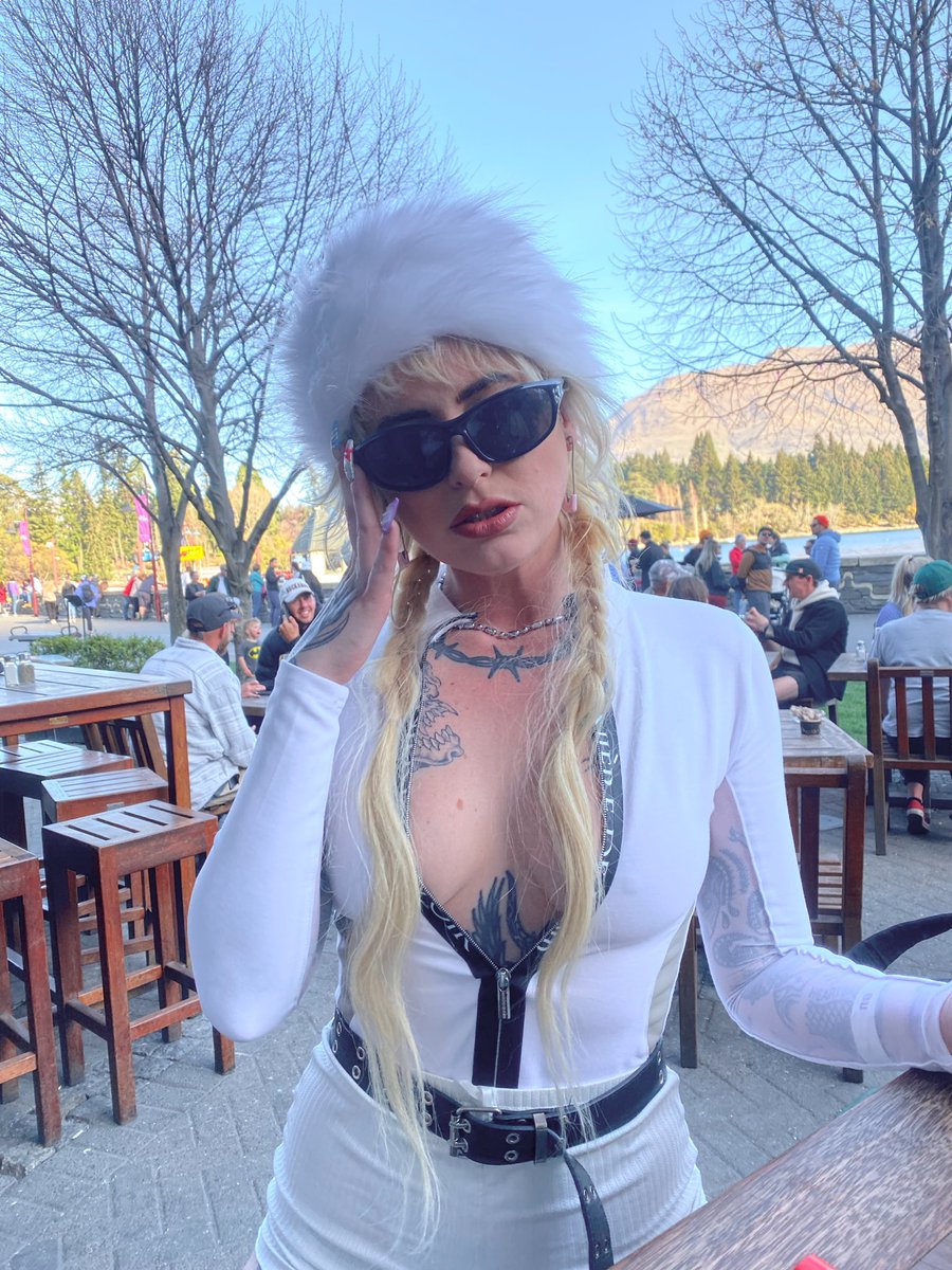 peachkreamer's tweet photo. Back from Queenstown - Let’s have fun this weekend! https://t.co/bEdwAEPmRs https://t.co/OvOaAlvoRs