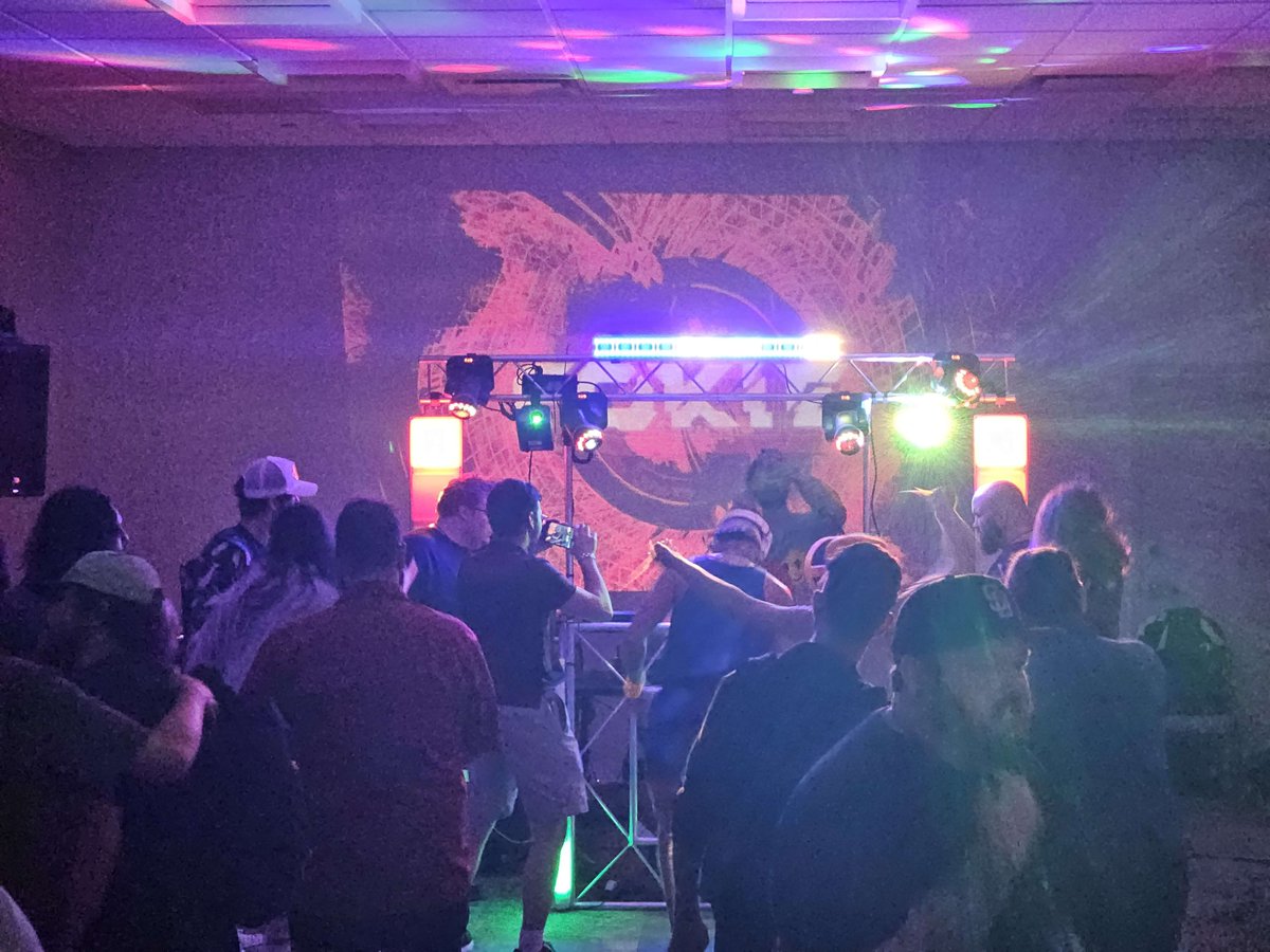 TRANSCENDRLTY's tweet photo. A couple of weeks ago we had an amazing weekend at @2Dconvention bringing together music lovers and DJs/VJs from across the US to mix and dance in both IRL, and VR simultaneously. We'll be sharing lots of pictures and videos over the coming weeks! 

Share your #2DCon pics w/ us! https://t.co/3RfbIZteNK