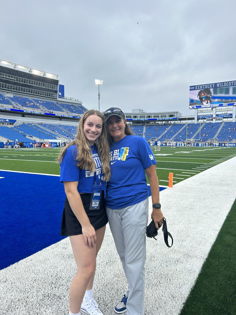 abby_hammond13's tweet image. I had an amazing time on my official visit this weekend @UKsoftball! Thank you @UKCoachLawson @UKCoachHimes @coachjb_18 @gbaalman25 @BrittCerv14 for planning such a fun event. Also, thanks @EllaEmmert for being my host! 💙🤍