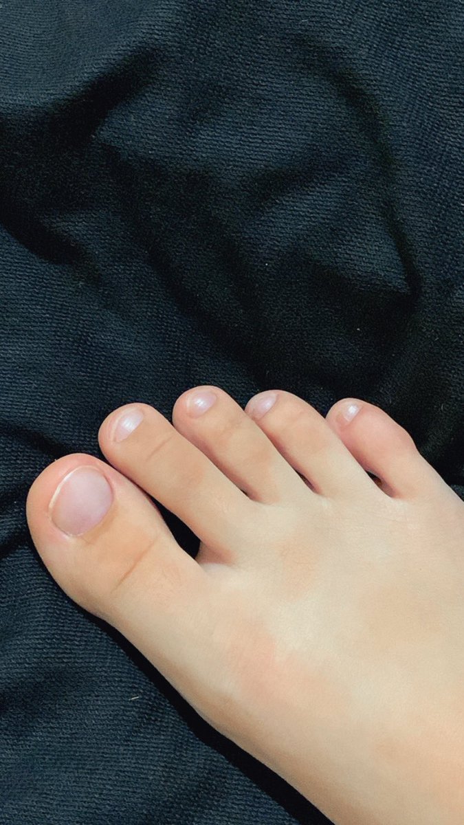 packsmanu_'s tweet photo. estou pensando em pintar minhas unhas! que cor vocês gostam ? 🥰🤤 #packdopé #packdope #packdopezinho #feetpic #feetcontent #podolatra #solas #solasdopé #conteúdo #vendoconteúdo #feet https://t.co/aI2BVsaytg