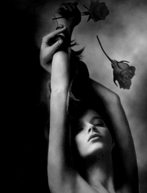 Me salva el recuerdo
de los fantasmas de hastío,
de la mustia distancia
entre besos guerreros.
Me salva tu voz
tu magia de sueños
tus fuegos de instantes
y nuestros anhelos.
Me salvas tú... mi cielo,
tú, mi espacio y mi tiempo
mi cuento sin hadas,
porque nos queremos.
#Cuba
#amor