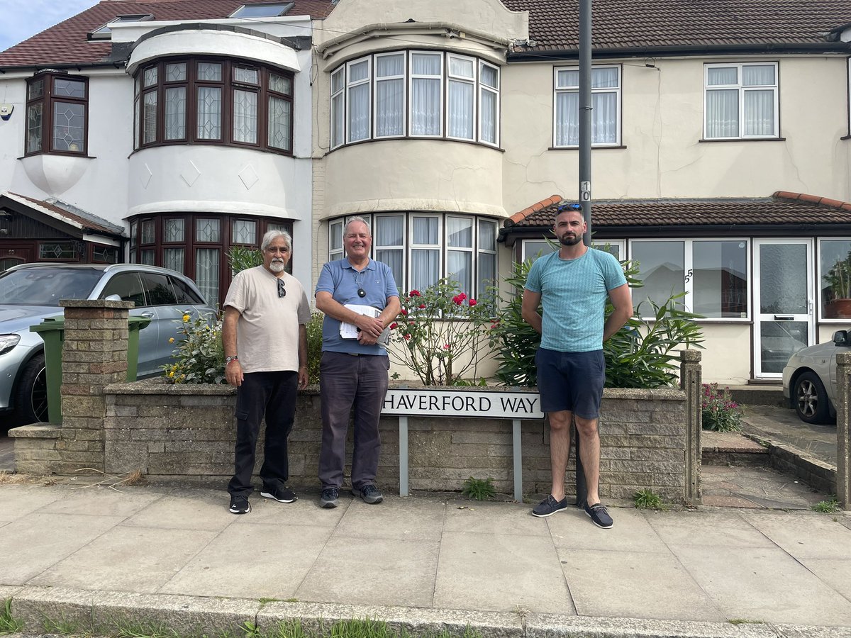 BobBlackman's tweet photo. Excellent street surgery in sunny #Edgware a former #Labour stronghold. Thanks to councillor @TeliYogesh @yeshwanthsinghv & #Cosmin as we gathered casework & reinforced strong support. @HEConservatives @HAConservatives @Conservatives #ToryDoorstep https://t.co/cGHT3xQO0m
