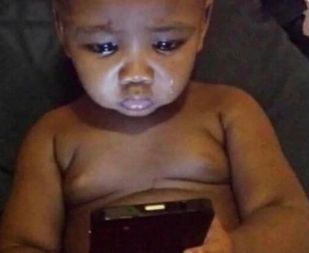 Lui: tu es en couple 
Elle: Non! Je ne veux pas sortir avec toi non  plus 
Lui: