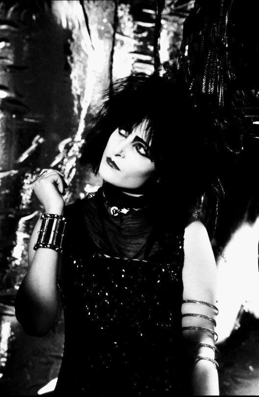 SiusanArt's tweet photo. @laurenlaverne @BBC6Music Hey welcome back! OH taking me for my hospital appointment tomorrow- and I’d love to hear siouxsie and the banshees - The Passenger. Siouxsie totally Knocked it out of the park this weekend in London 💥 https://t.co/dQoSxioWnD