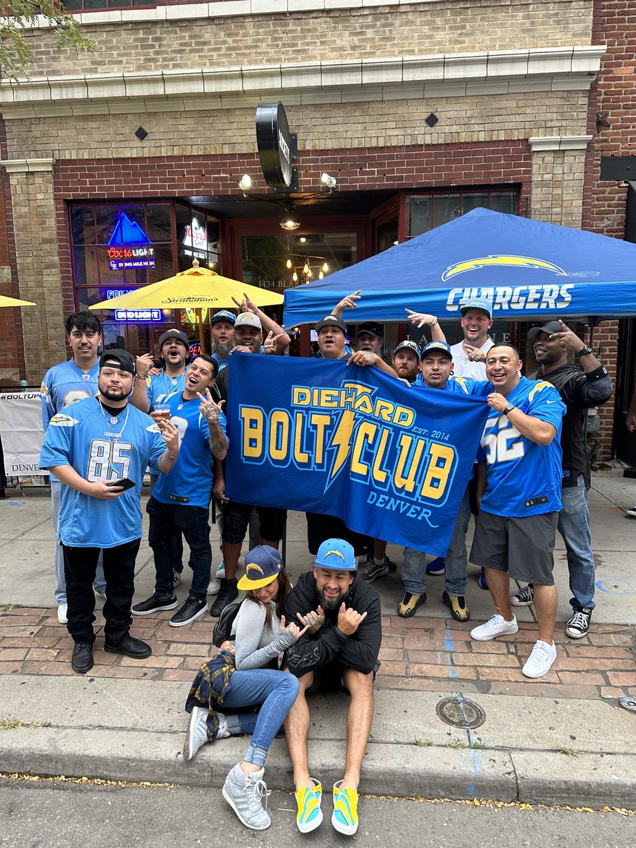 dhbcdenver's tweet photo. Halftime pic from Denver #dhbc #denver @arellanoajohn @NicholasTroy10 @DenverBoltz https://t.co/PW1xUQ5V9Q