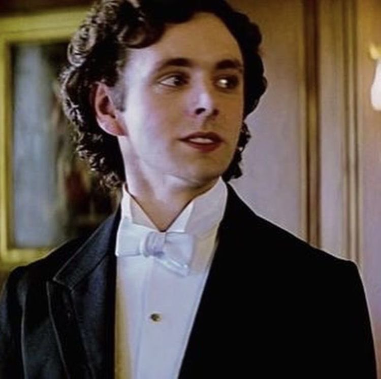 cowboyblix's tweet photo. posts all about david tennant gender…WHAT ABOUT MICHAEL SHEEN GENDER??? HUH?? https://t.co/i7yF3QKA33