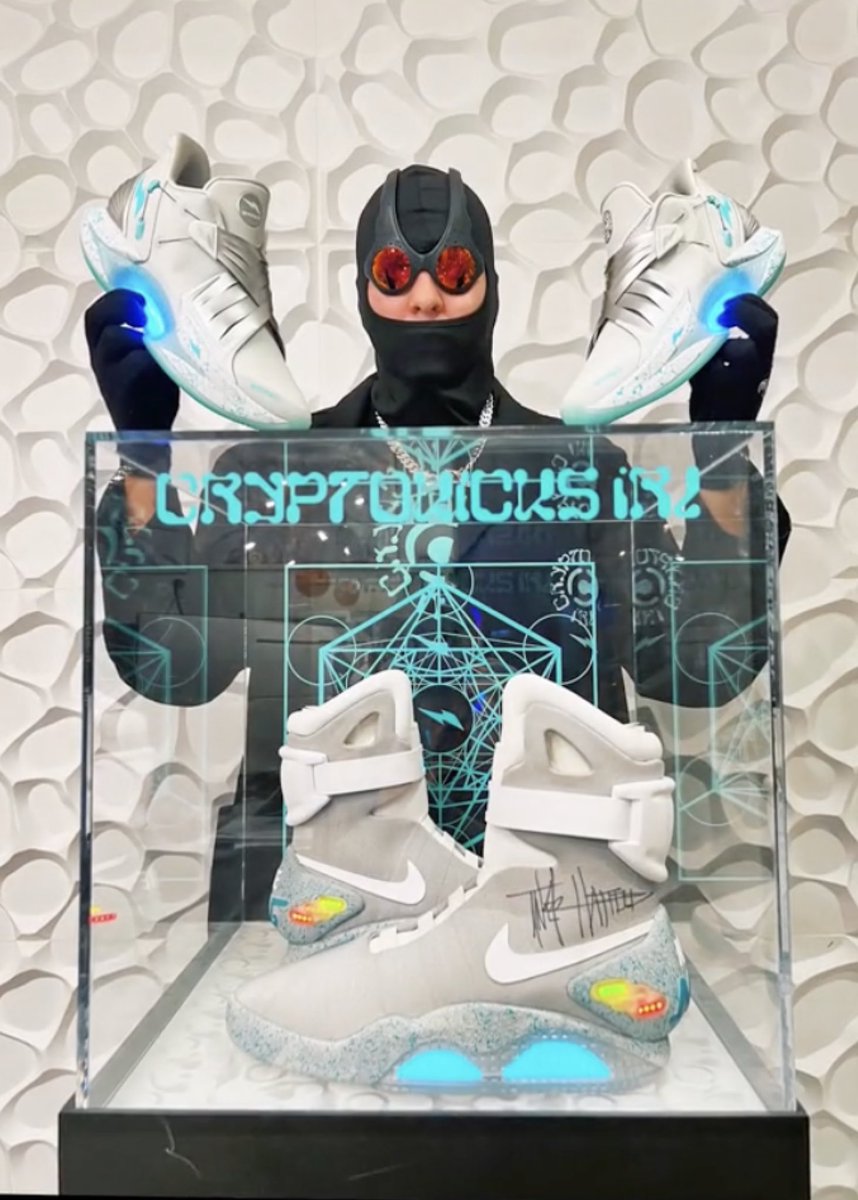 Zaptio's tweet image. Hope everyone is enjoying the Cryptokicks iRL🧊🦿

Huge shoutout to @TheDomJordan for these wild renders 😤

#CreatorsFTW