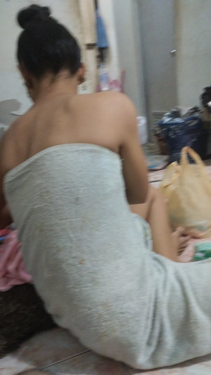 สายเปร์คนใหนสนใจเย...เมียผม20กว่าๆทักไลน์มาเลยคัฟคืนนี้กำลังอารมย์ค้าง....เครื่องดื่ม(สุราหรือเบียร์)ก็ได้ติดมาด้วยขอย้ำว่าต้องเป็นสายเปร์นะคัฟ