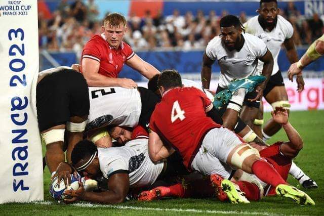 jtala911's tweet photo. 34 different camera angles and they still showed the only available angle to disallow this try. Make it make sense @WorldRugby https://t.co/tI1AebJQlI