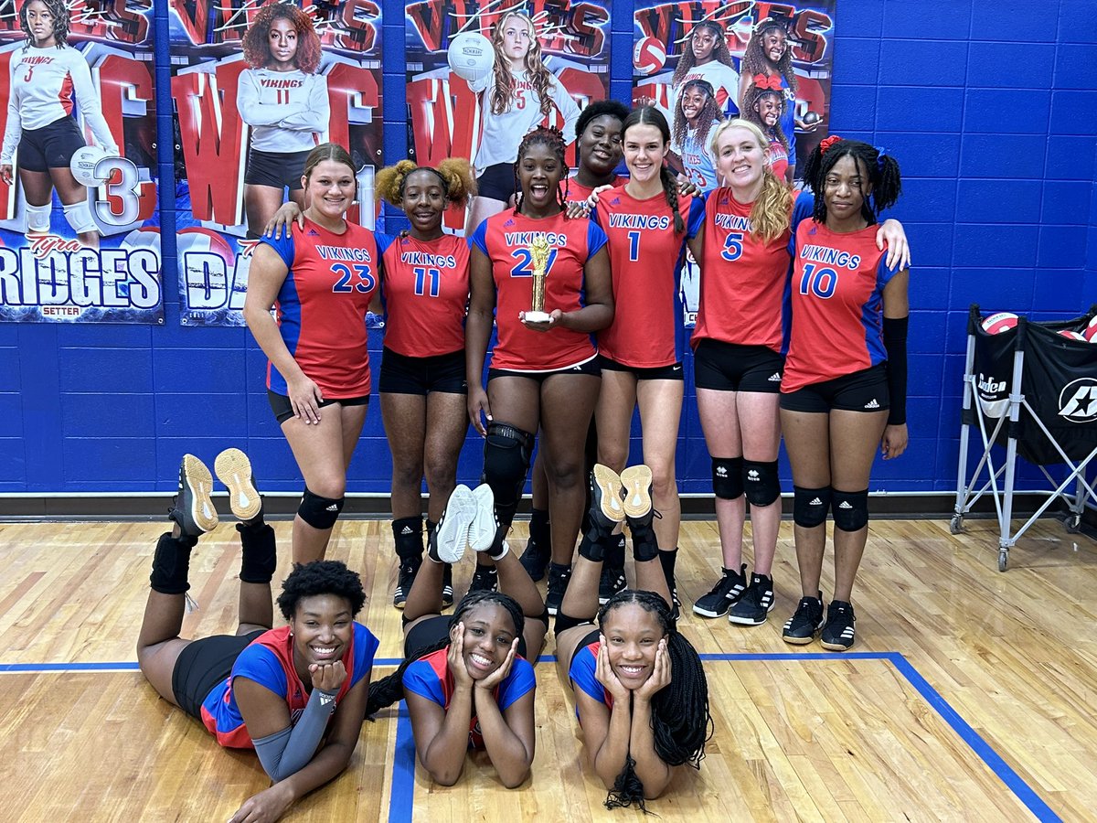WCHSvolley's tweet photo. Come out Tuesday night and support the Lady Vikings against the Missy Gators. WCJHS 5:00! Wear white!!! https://t.co/X50Eo79Aad