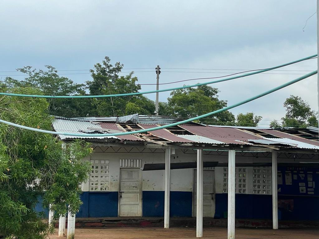 edwinjattin's tweet photo. El colegio del corregimiento Remolino, varias viviendas y los cultivos fueron afectados por el temporal en Santa Cruz de Lorica. Pedimos ayuda al gobierno nacional @petrogustavo y a la @UNGRD. ¡Los necesitamos! https://t.co/eMTs8bTjKf