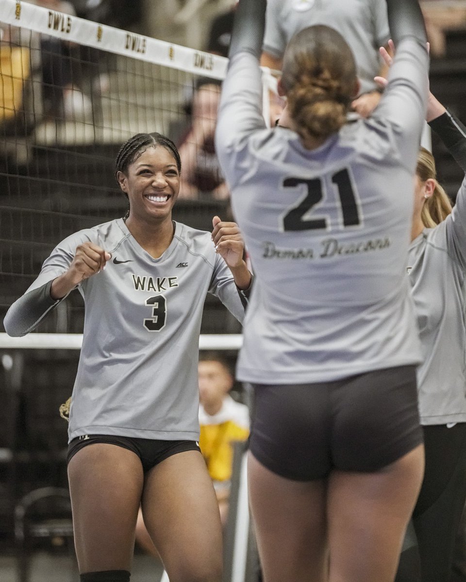 NCAAVolleyball's tweet photo. Good vibes 😃

#NCAAWVB x 📸 @WakeVolleyball 
https://t.co/b4vH13wZrD