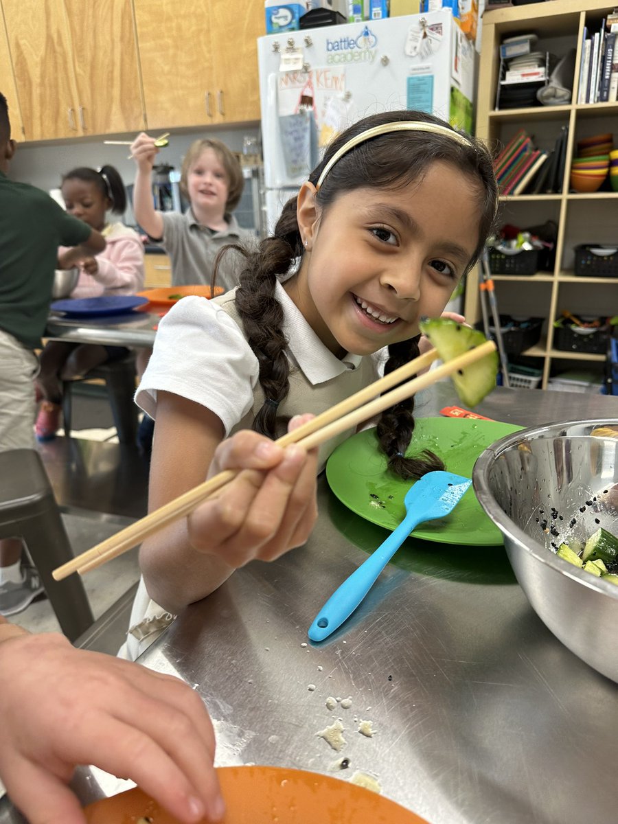 kemp_tarah122's tweet photo. Chop CHOP! 🥢1st graders showed perseverance whiling using a new tool: CHOPSTICKS!
Ss made Asian marinated cucumbers & practiced the special technique(s) of chopstick eating! 🥒🥢What a success! 😍
#perseverance #kidswhocook #learnthroughfood #foodie #cookinguplearning #teacher https://t.co/GLB9eWAe8X