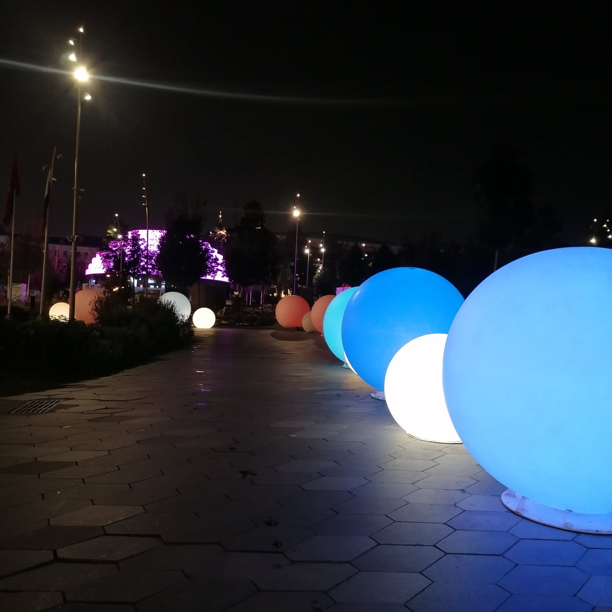 My_Lisbon_'s tweet image. Дело не в дороге, которую мы выбираем; то, что внутри нас, заставляет нас выбирать дорогу. (с)
#домой