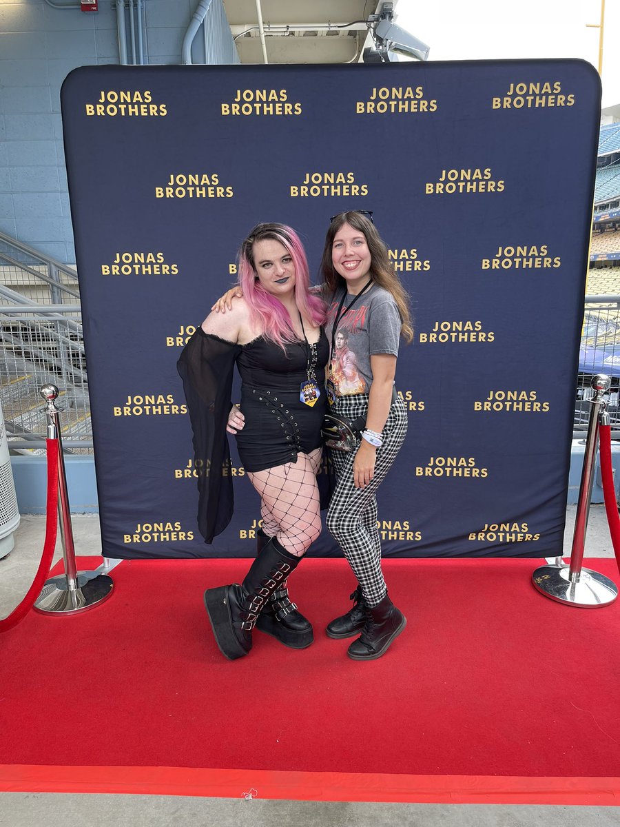 HeavyMetalNikki's tweet photo. The bag was a VIP gift! https://t.co/vYqQMLWVaP
