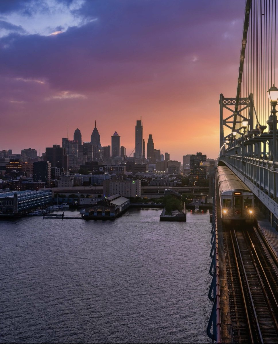 Sunset rides on @RidePATCO make for with the best views of the #PhillyWaterfront.

📸 chifineart on IG

#MyPhillyWaterfront