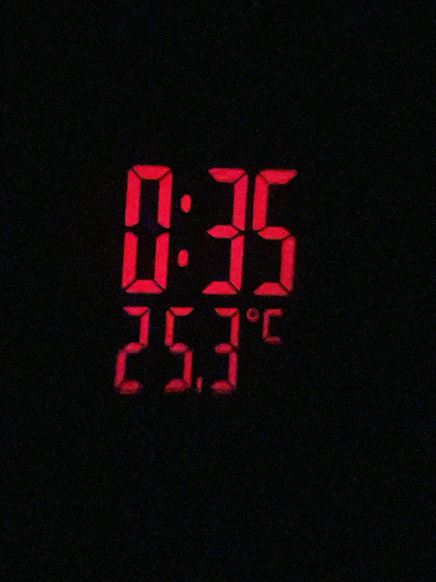 C_Kitten85's tweet photo. Current temperatures in my room… It’s September -ffs… not summer!🤯🥵🫠 #crazyweather #toowarm https://t.co/Lm0jlP52ch