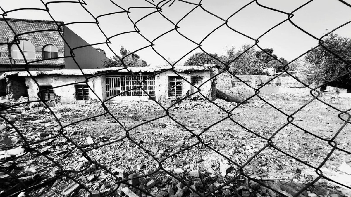 Ranjdarsabir's tweet image. The old places are still beautiful, but the ugly thing is that they are turned into car parks, and there is no sense of beautiful history just for the sake of capital
#blackonWhiteViolence #wight #oldplaces #photo #photography #beautiful #Place #чорнобиль #Фотография #фото #я