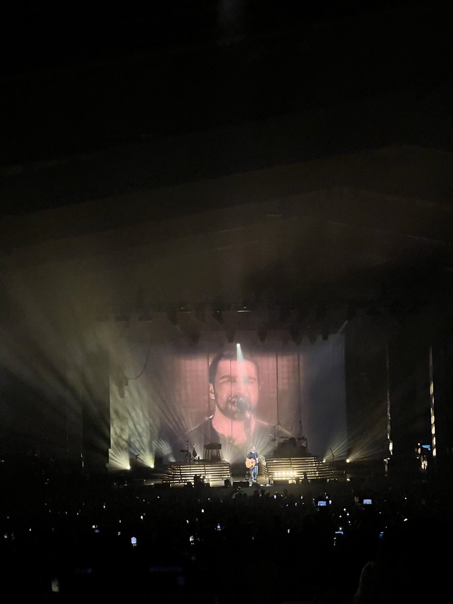 clare_mathias's tweet photo. probably my fifth time seeing @NoahKahan but my first seeing him as the Jesus toast https://t.co/Dc2Of4YMiM