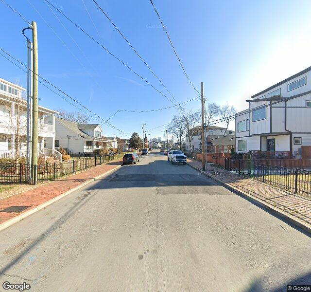 311Nashville's tweet image. 🚨 PERSONNEL IN SERIOUS DANGER / POSSIBLE OFFICER DOWN at 10Th Ave N / Buchanan St in North (reported 5:26pm)